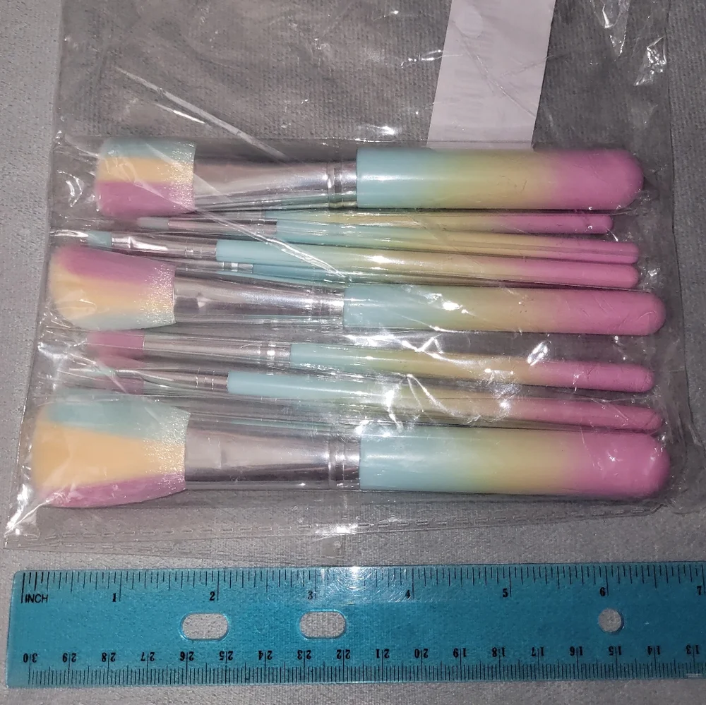 10pc. Ombre Makeup Brush Set- New.